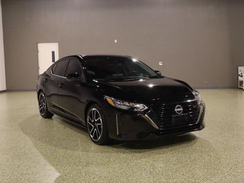 Used 2025 Nissan Sentra SR w/ SR Premium Package FWD image 1