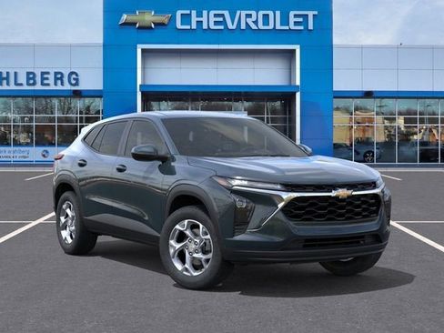 New 2026 Chevrolet Trax LS w/ LS Convenience Package FWD image 7