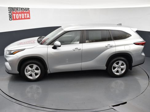 Used 2023 Toyota Highlander LE AWD/4WD image 20