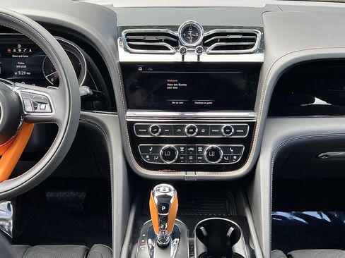 Used 2023 Bentley Bentayga image 45