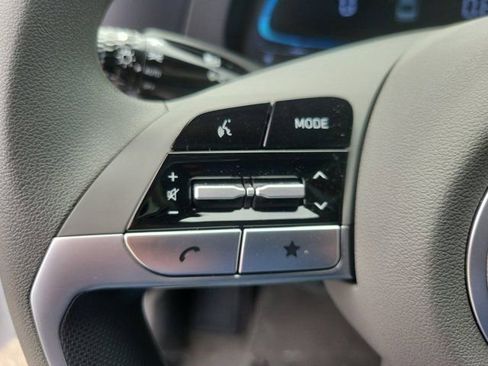 Used 2025 Hyundai Elantra SE w/ Cargo Package image 19