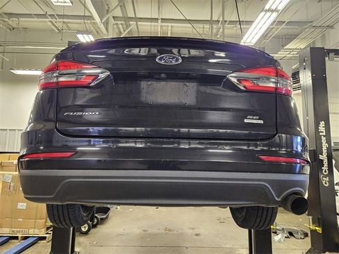 Used 2020 Ford Fusion SE w/ Equipment Group 151A image 2
