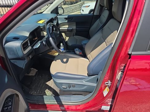 Used 2025 Ford Maverick Lariat AWD/4WD image 3
