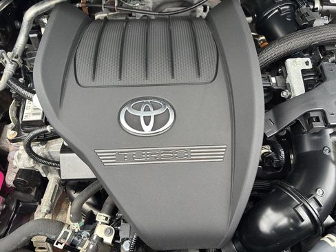 Used 2023 Toyota Highlander L image 40