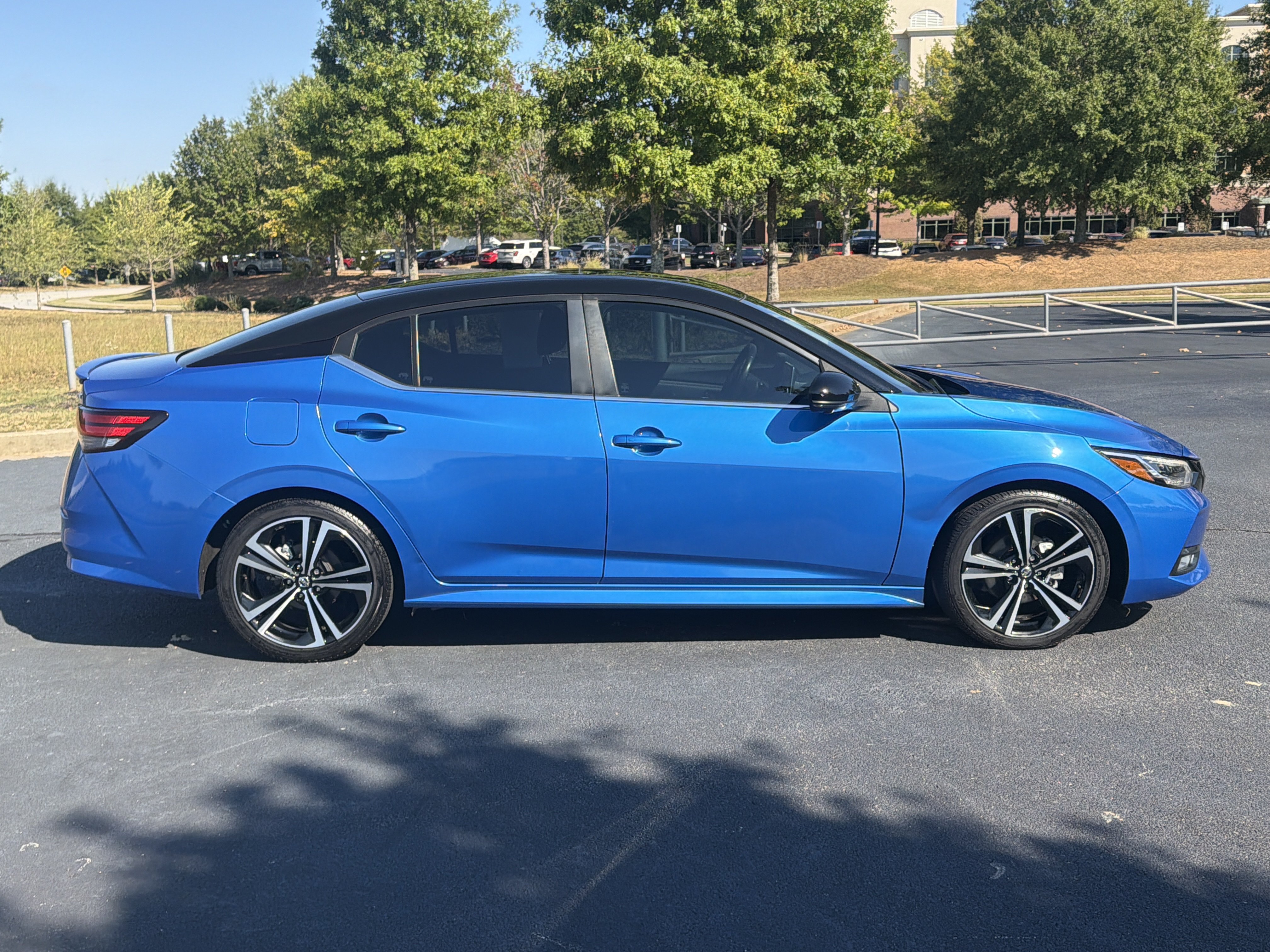 Used 2023 Nissan Sentra SR w/ SR Premium Package FWD image 10