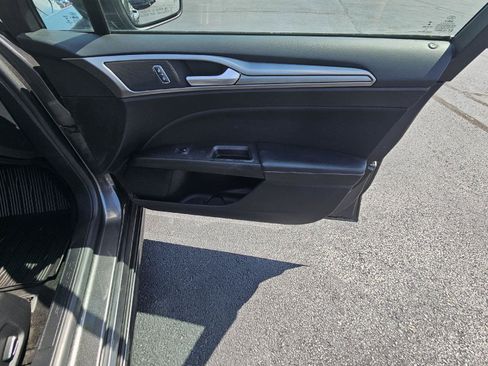 Used 2018 Ford Fusion SE w/ Fusion SE Technology Package FWD image 30