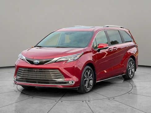 Certified 2025 Toyota Sienna Platinum AWD/4WD image 2