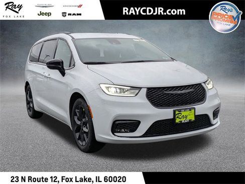 New 2026 Chrysler Pacifica Select w/ S Appearance Package image 1