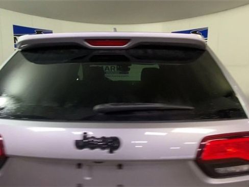 Used 2017 Jeep Grand Cherokee Altitude image 9