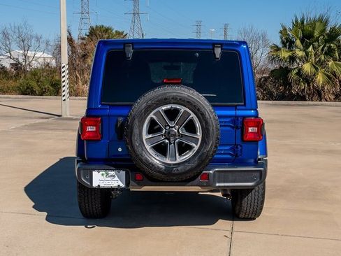 Used 2018 Jeep Wrangler Unlimited Sahara image 3