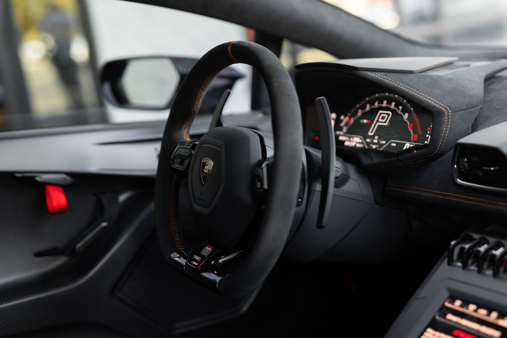 Used 2023 Lamborghini Huracan STO RWD image 32