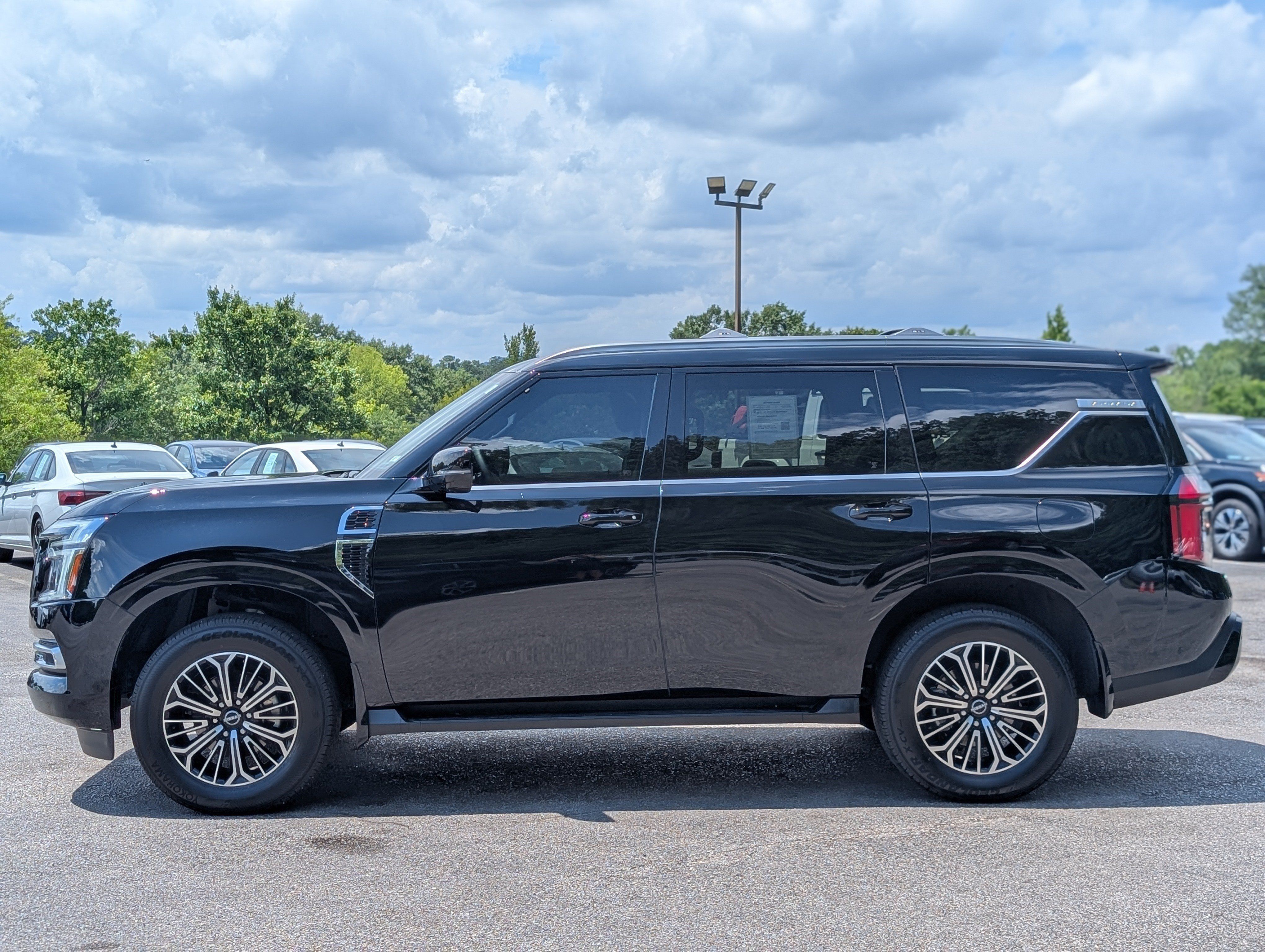 Used 2025 Nissan Armada SL w/ Captain's Chari Seat Package AWD/4WD image 6