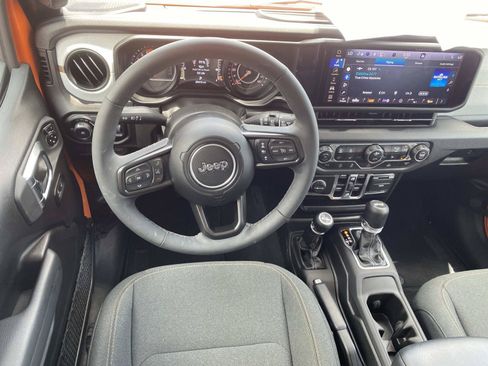 Used 2025 Jeep Wrangler Unlimited Sport AWD/4WD image 18