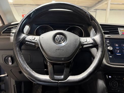Used 2018 Volkswagen Tiguan SE AWD/4WD image 13