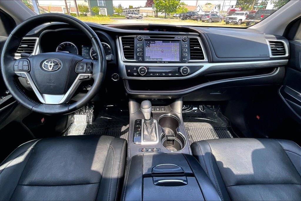 Used 2018 Toyota Highlander Limited Platinum AWD/4WD image 16