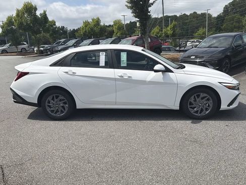 New 2026 Hyundai Elantra Hybrid FWD image 15