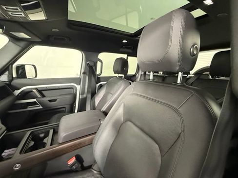 Used 2023 Land Rover Defender 110 S AWD/4WD image 7