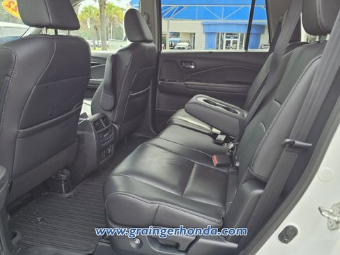 Used 2021 Honda Pilot Touring image 11