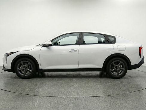 Used 2025 Kia K4 LXS image 5