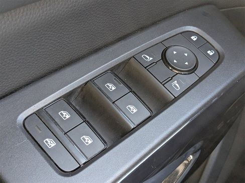 Used 2025 Nissan Pathfinder SV image 26