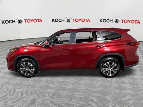 Used 2023 Toyota Highlander XLE AWD/4WD image 4