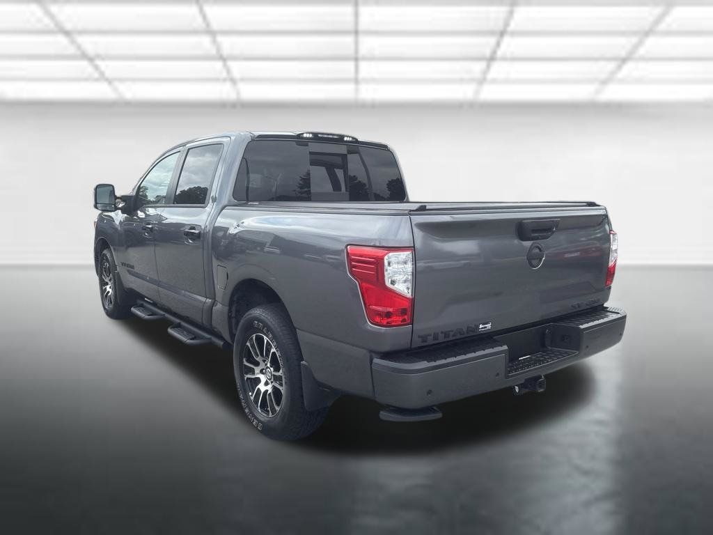 Used 2021 Nissan Titan SV w/ SV Convenience Package AWD/4WD image 3