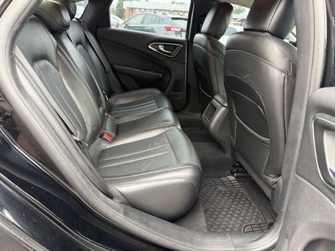 Used 2016 Chrysler 200 Limited FWD image 16