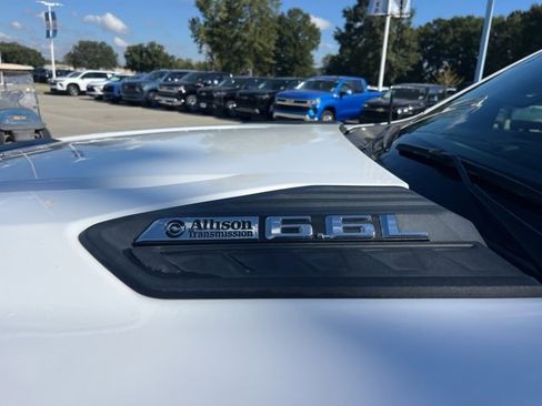 Used 2024 Chevrolet Silverado 2500 Custom image 3