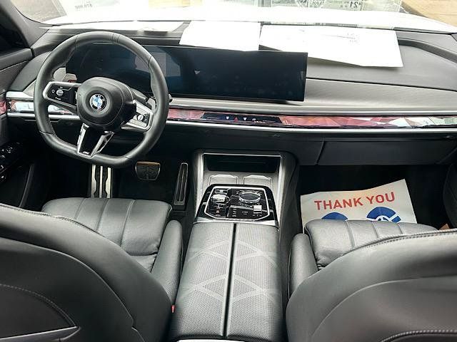 Used 2023 BMW 760i xDrive AWD/4WD image 25
