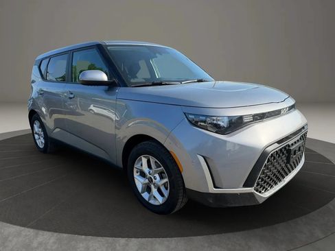 Used 2024 Kia Soul LX w/ Option Group 015 FWD image 3
