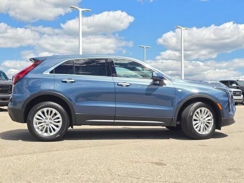 Used 2024 Cadillac XT4 Luxury w/ Cold Weather Package FWD image 30