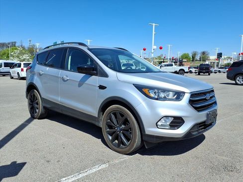 Used 2019 Ford Escape SE image 3