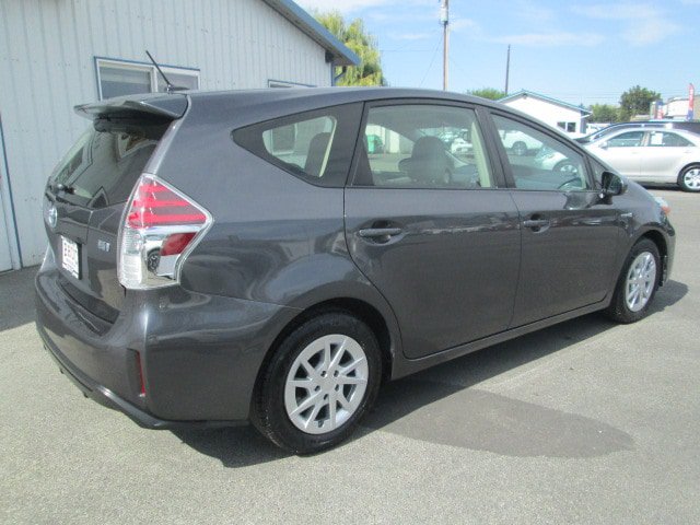 Used 2017 Toyota Prius V Four FWD image 6