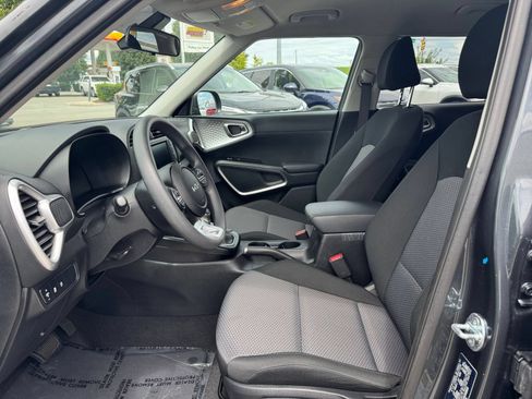 Used 2025 Kia Soul LX w/ LX Technology Package FWD image 24