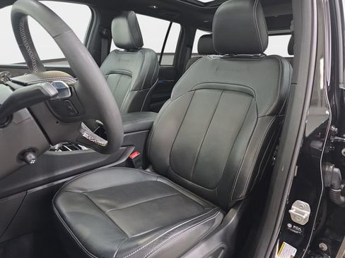 Used 2025 Jeep Grand Cherokee Overland AWD/4WD image 14
