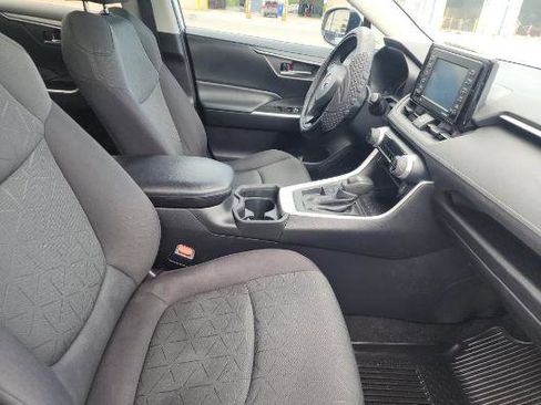 Used 2021 Toyota RAV4 XLE FWD image 4