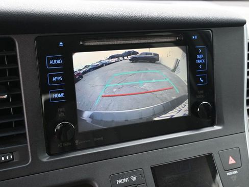 Used 2017 Toyota Sienna LE FWD image 11