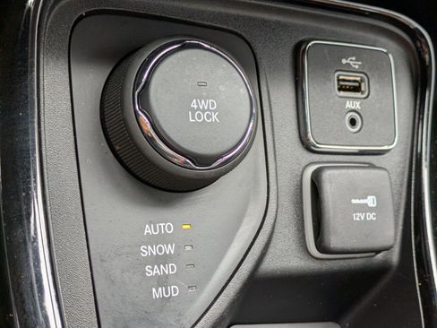 Used 2018 Jeep Compass Limited w/ Navigation Group AWD/4WD image 27