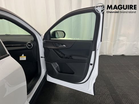 New 2026 Chevrolet Equinox LT w/ Convenience Package II image 17