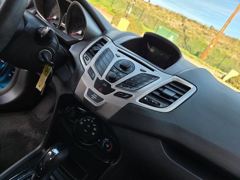 Used 2013 Ford Fiesta SE image 40