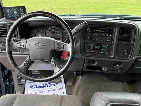 Used 2006 Chevrolet Silverado 2500 LT w/ Heavy-Duty Power Package AWD/4WD image 9