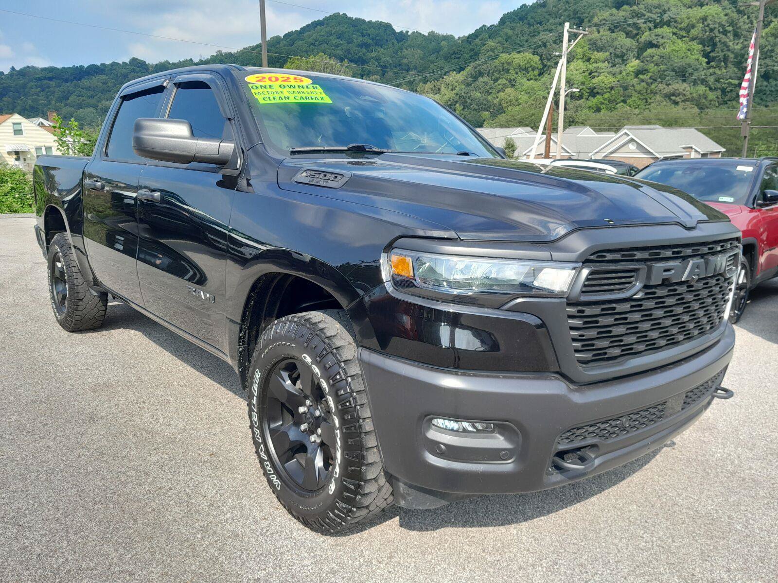 Used 2025 RAM 1500 Warlock AWD/4WD image 3
