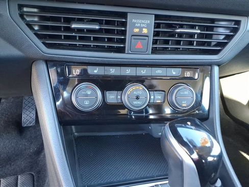 Used 2024 Volkswagen Jetta SE image 11