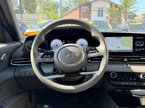 Used 2024 Hyundai Elantra SEL FWD image 18