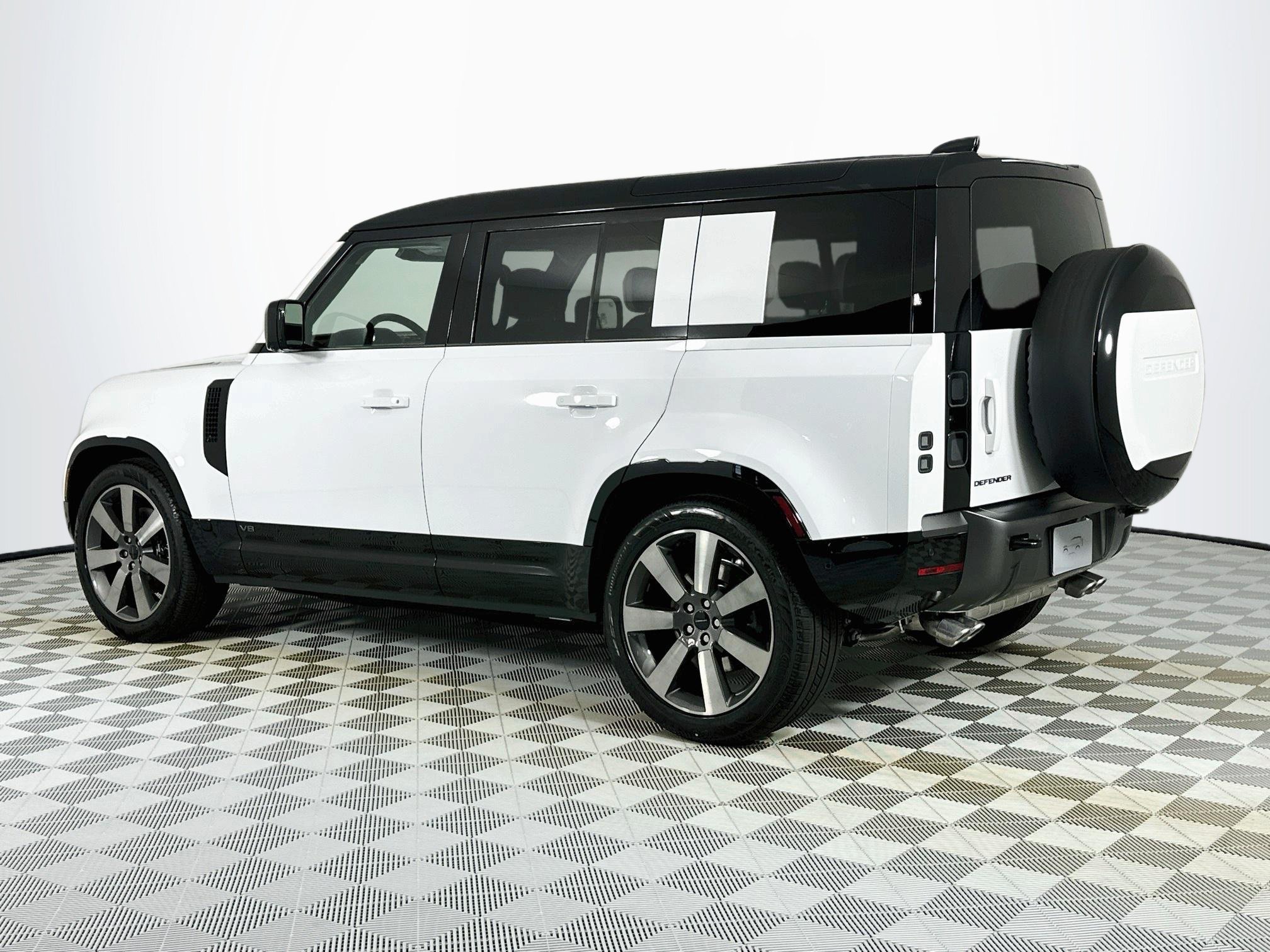New 2026 Land Rover Defender 110 V8 AWD/4WD image 7
