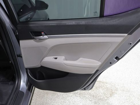 Used 2019 Hyundai Elantra SE FWD image 20