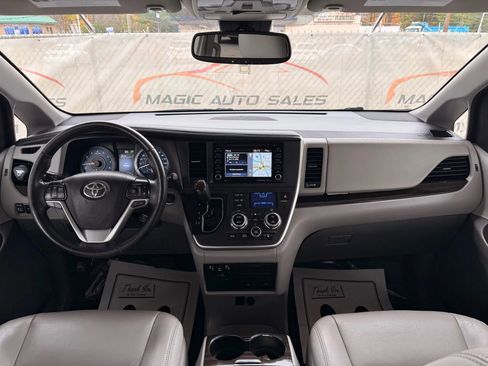 Used 2020 Toyota Sienna XLE Premium image 26