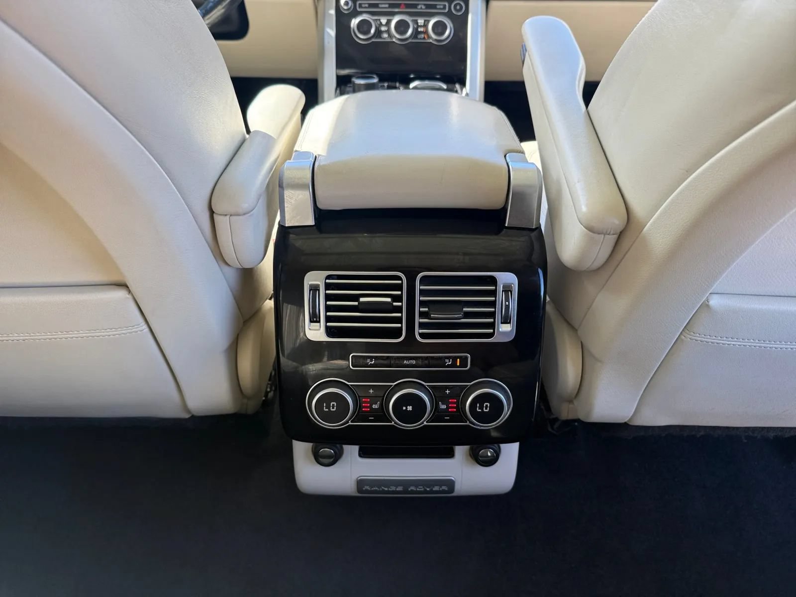 Used 2013 Land Rover Range Rover HSE AWD/4WD image 22