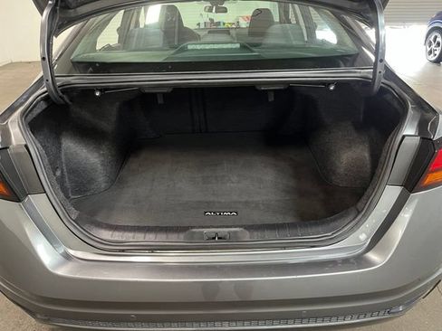 Used 2024 Nissan Altima 2.5 SV FWD image 16