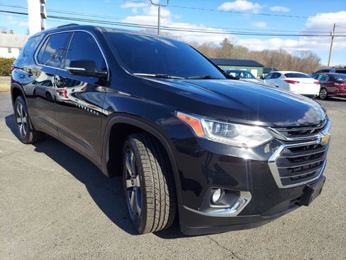 Used 2018 Chevrolet Traverse LT image 3